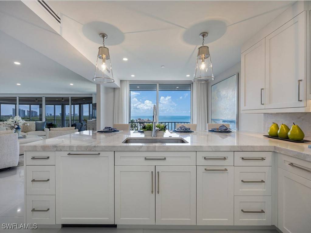 Naples, FL 34108,8111 Bay Colony DR #701