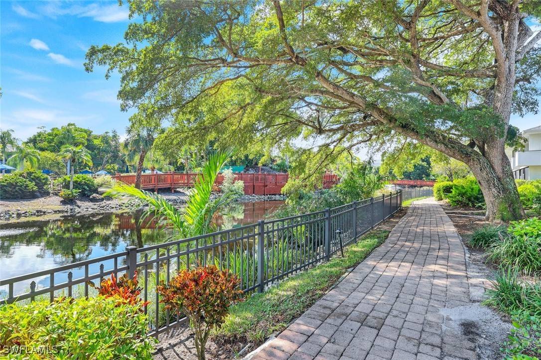 Naples, FL 34103,600 Neapolitan WAY #105
