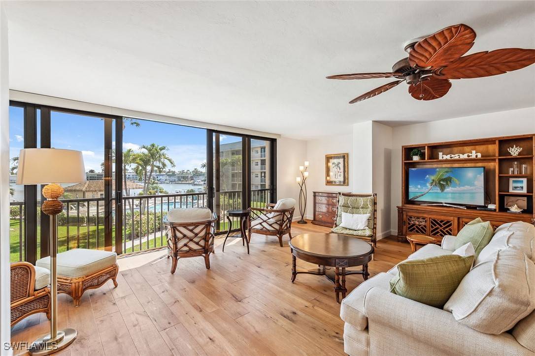 Naples, FL 34103,3000 Gulf Shore BLVD N #207