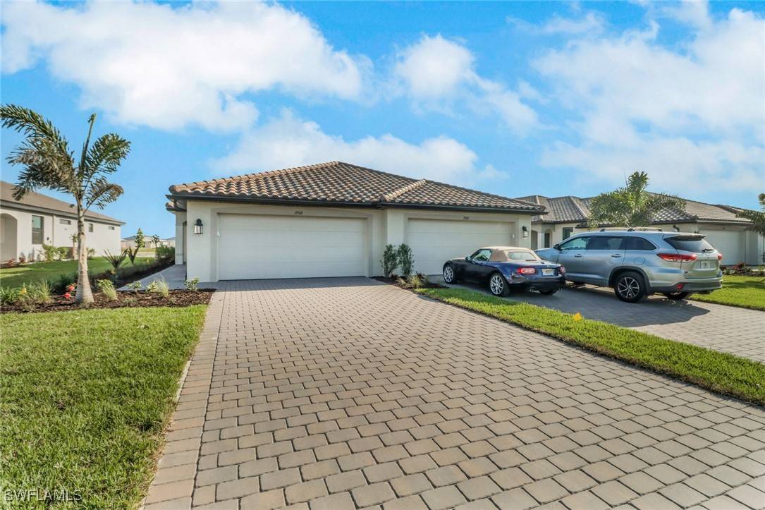 Estero, FL 33928,19513 Hinkley DR