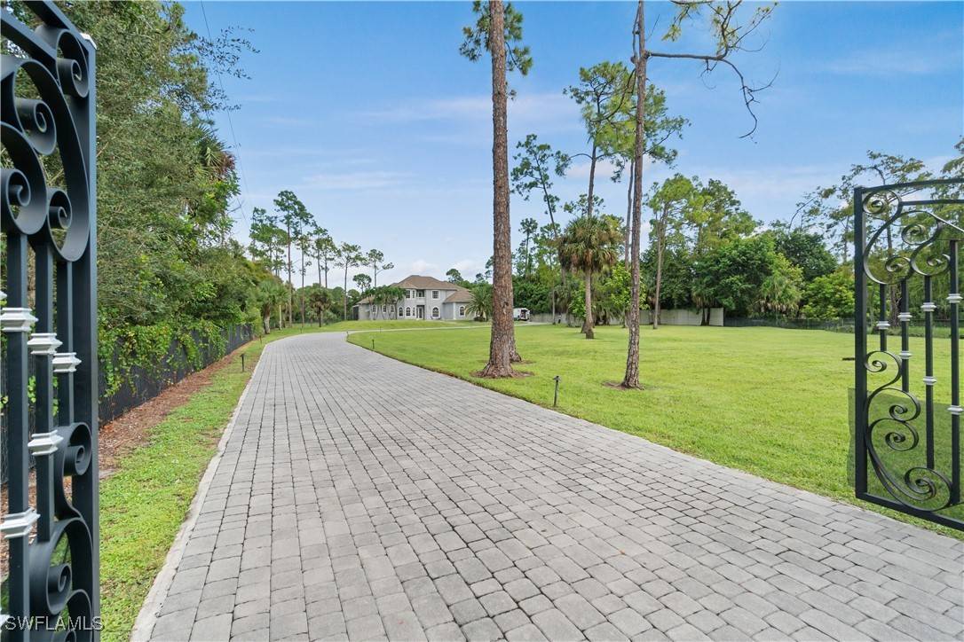 Naples, FL 34119,6181 Hidden Oaks LN