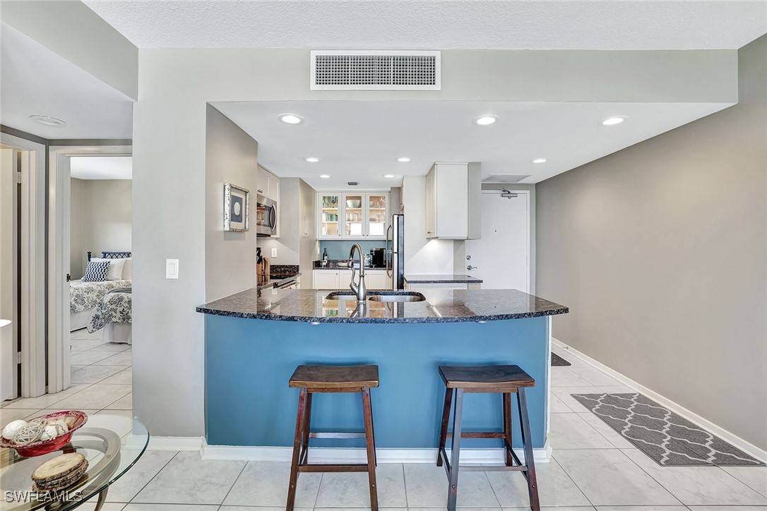 Marco Island, FL 34145,180 Seaview CT #1016