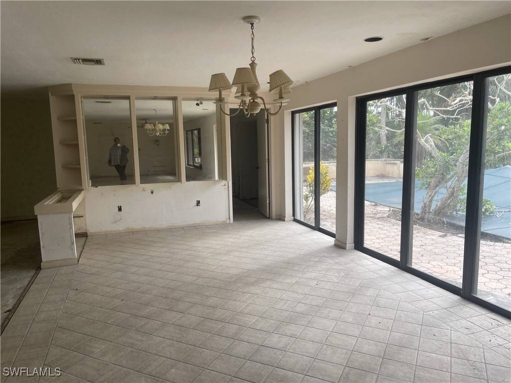 Sanibel, FL 33957,545 Boulder DR