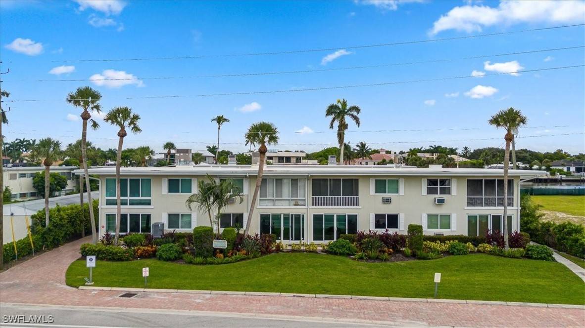 Naples, FL 34102,1550 Gulf Shore BLVD N #W2