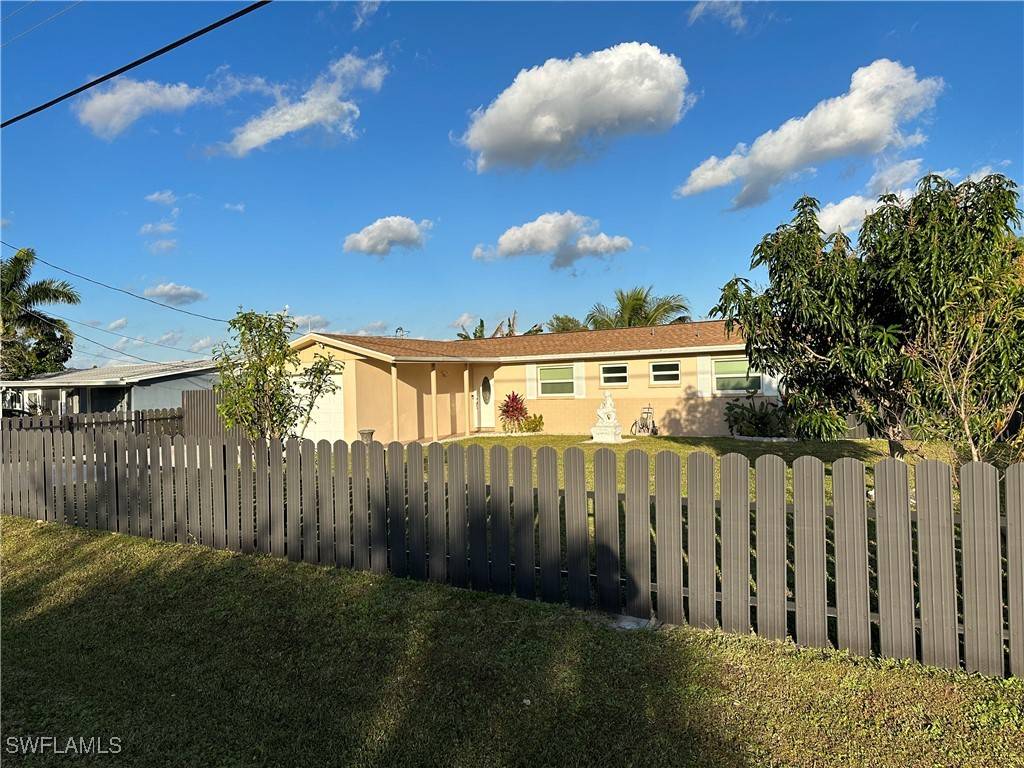 Fort Myers, FL 33905,141 Schneider DR