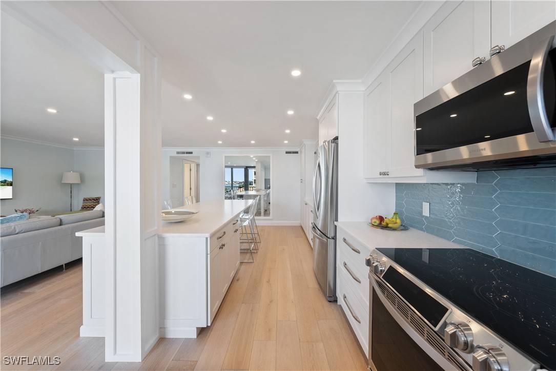 Naples, FL 34103,3000 Gulf Shore BLVD N #215