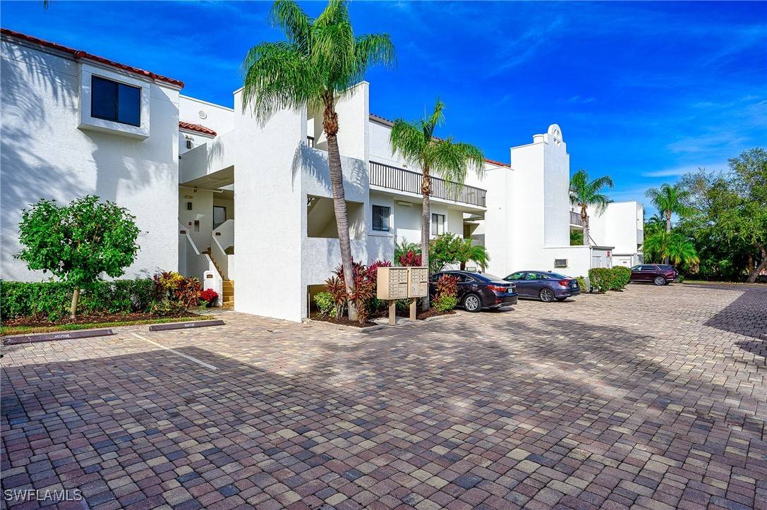 Naples, FL 34108,586 Beachwalk CIR #O206