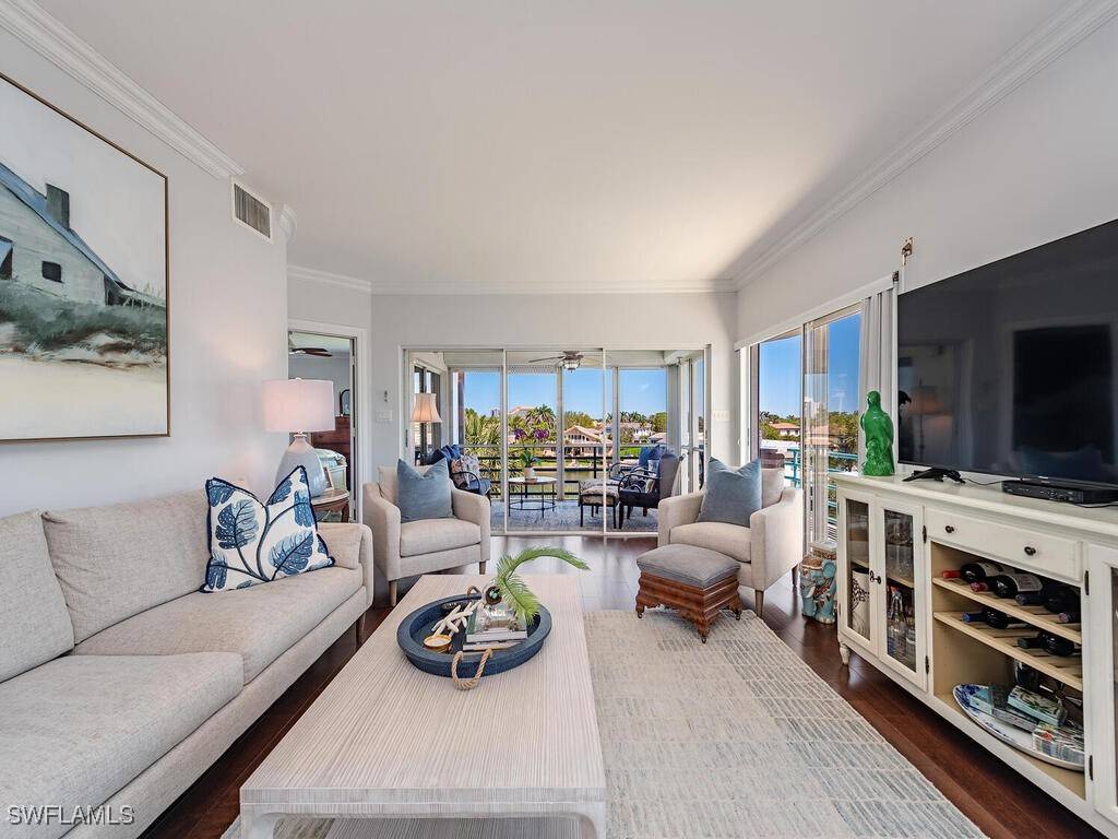 Naples, FL 34103,305 Park Shore DR #2-241