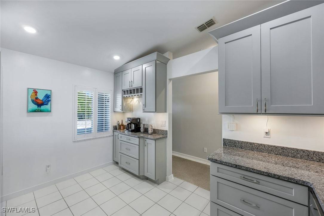 Naples, FL 34104,810 New Waterford DR #B203