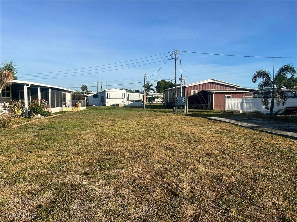 North Fort Myers, FL 33917,107 Coachlight LN
