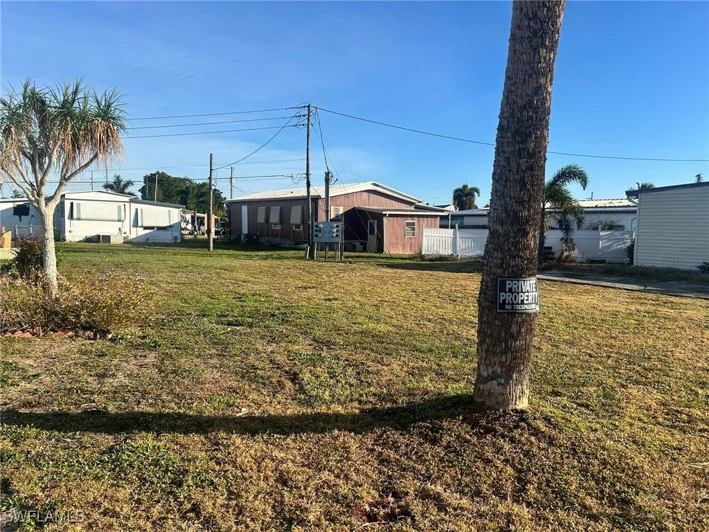 North Fort Myers, FL 33917,107 Coachlight LN