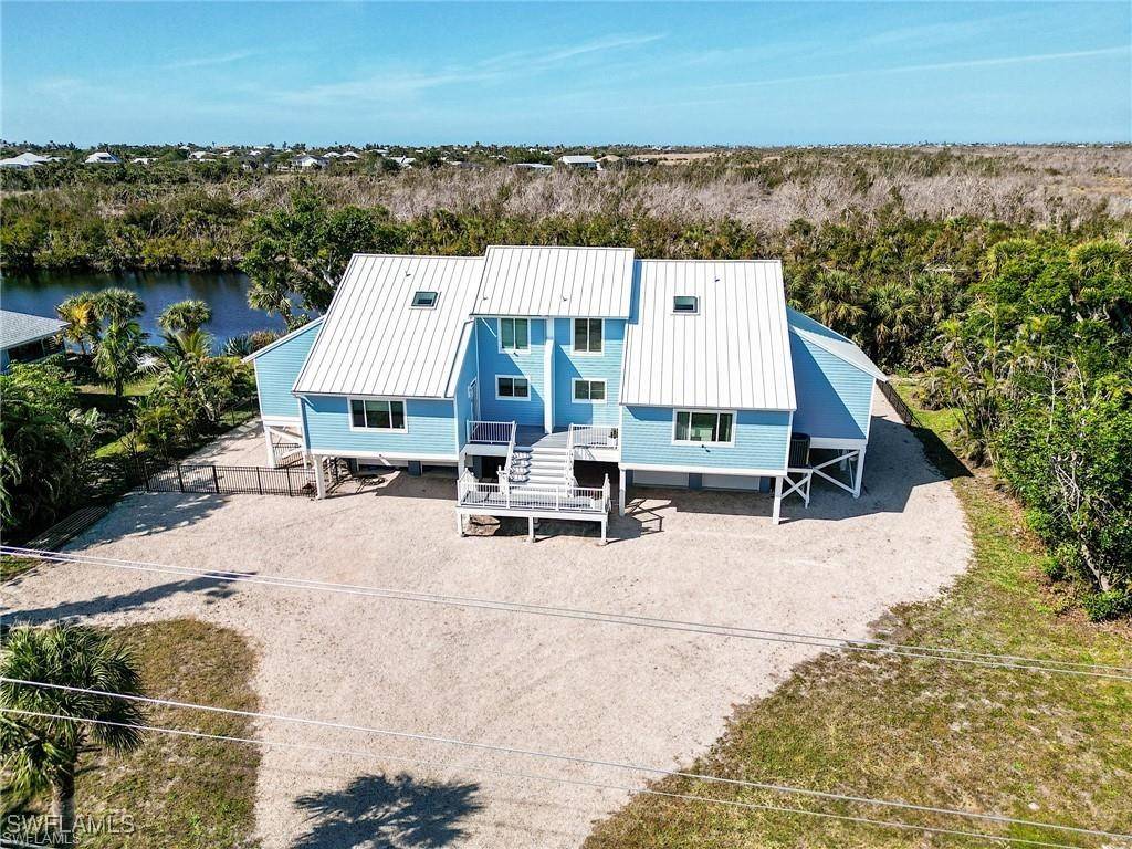 Sanibel, FL 33957,785 Rabbit RD