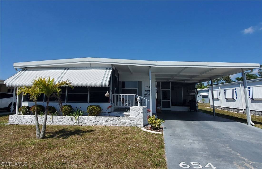 North Fort Myers, FL 33917,654 Future DR