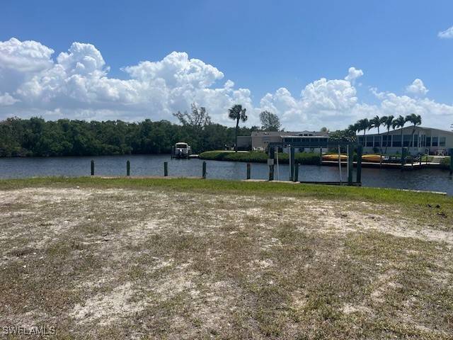 North Fort Myers, FL 33917,5537 Sir Walter WAY