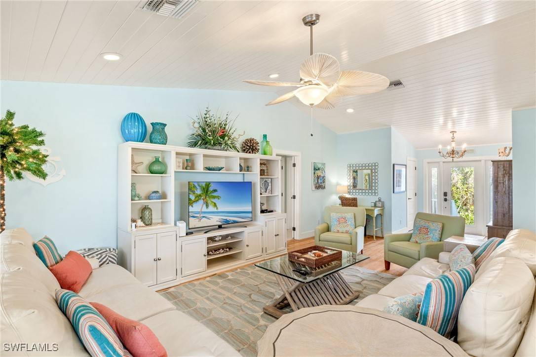 Sanibel, FL 33957,1234 Middle Gulf DR