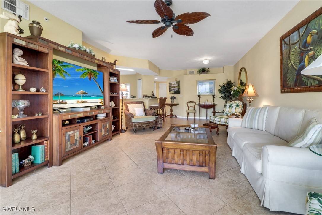 Naples, FL 34109,6940 Satinleaf RD N #102