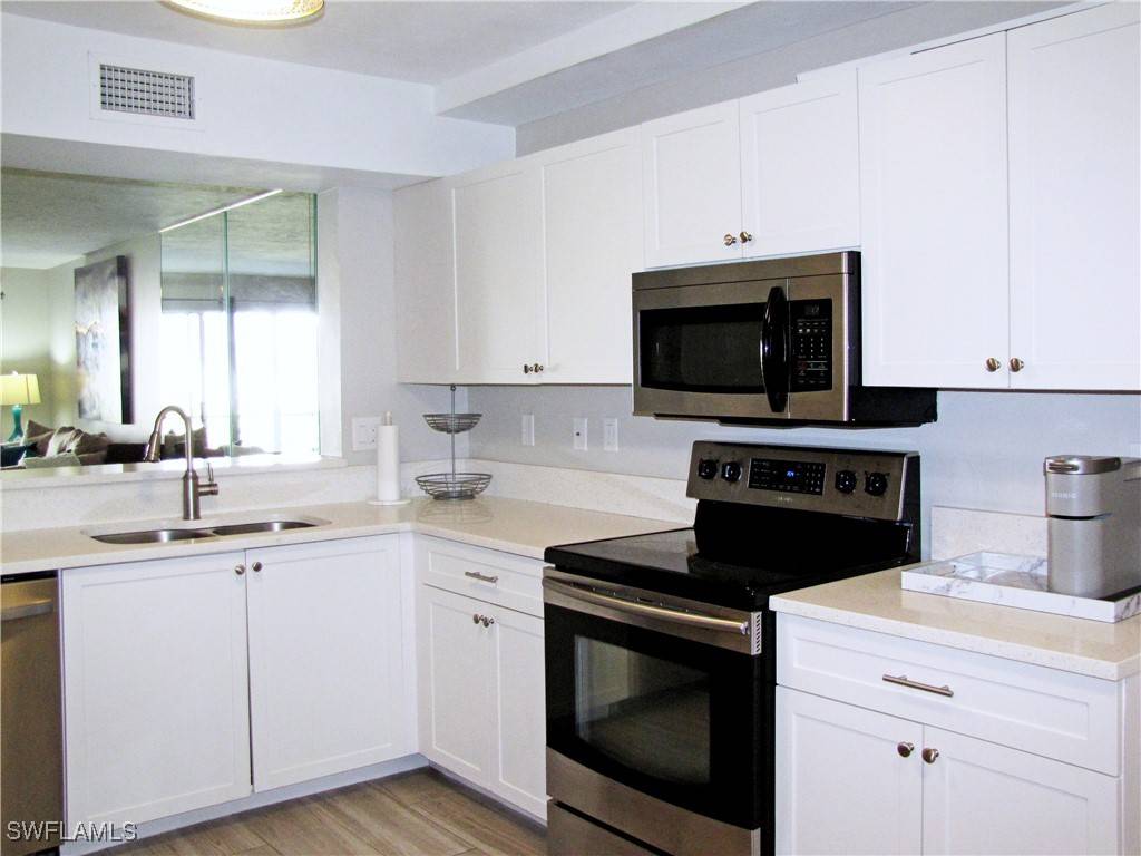 Naples, FL 34108,218 SUGAR PINE LN #218