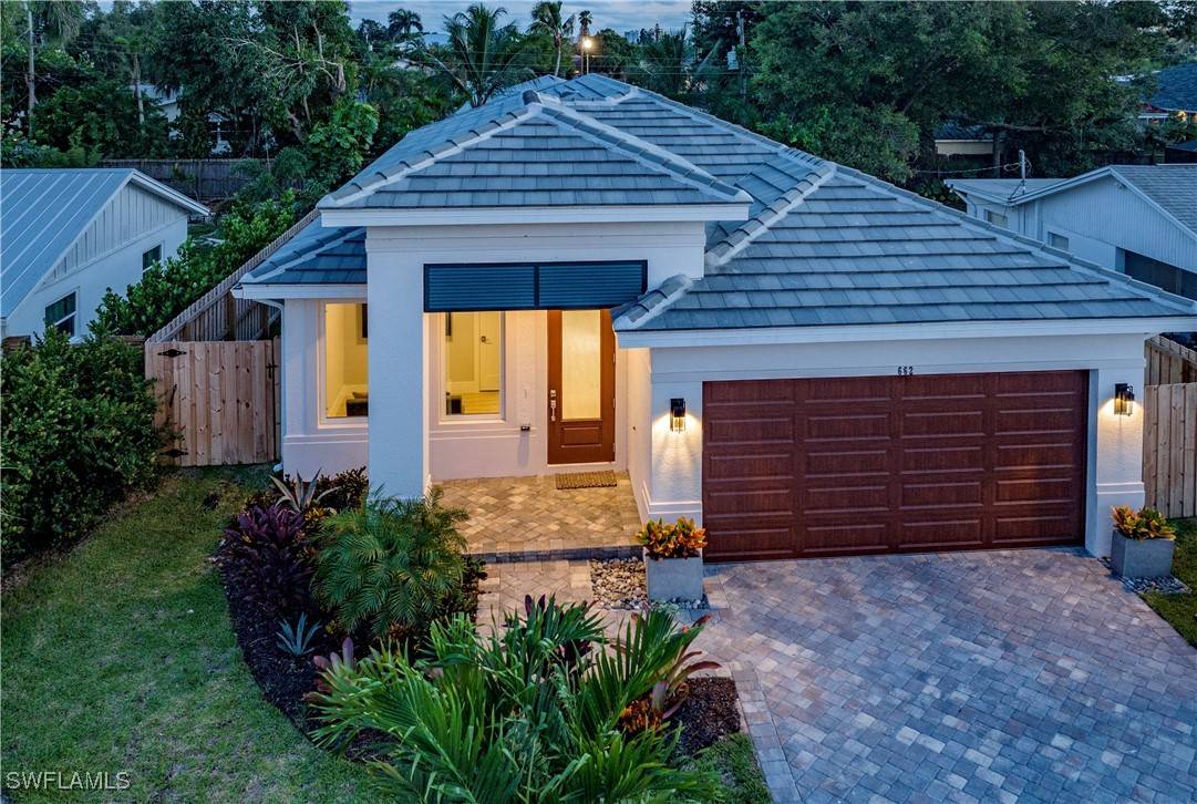 Naples, FL 34108,662 105th AVE N