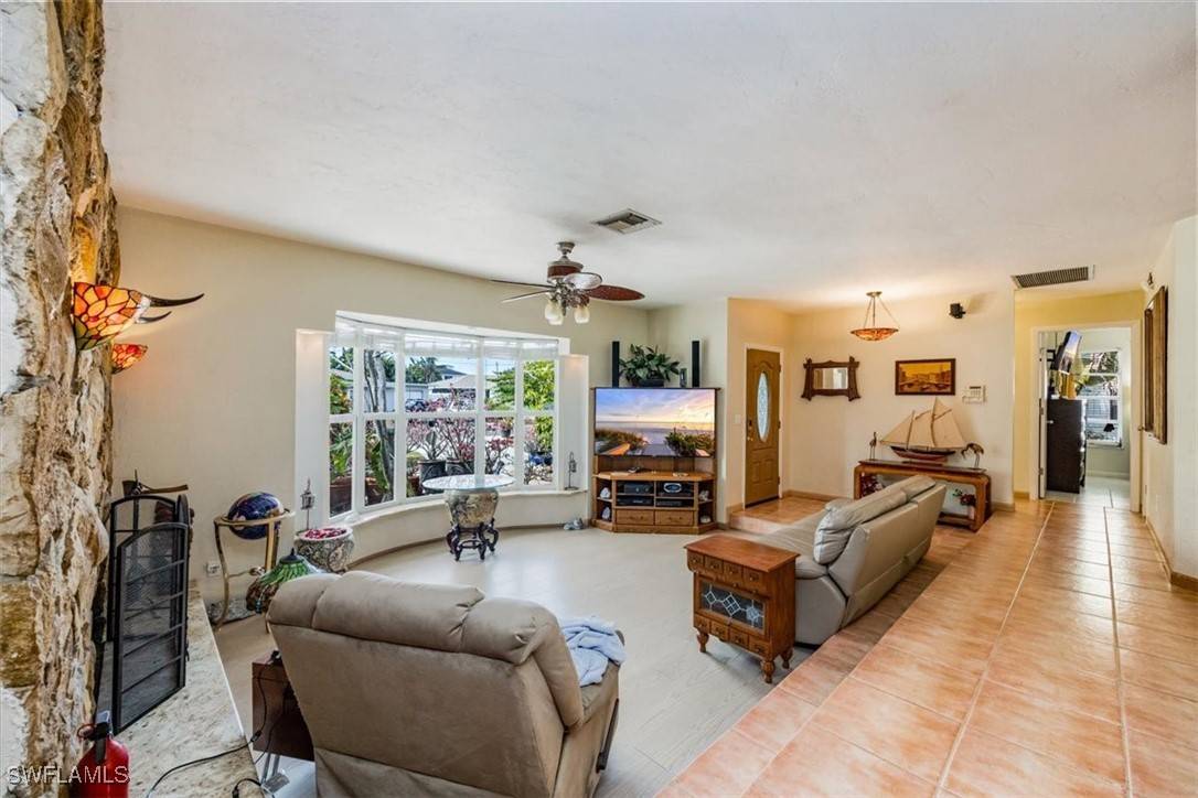 Naples, FL 34108,813 105th AVE N