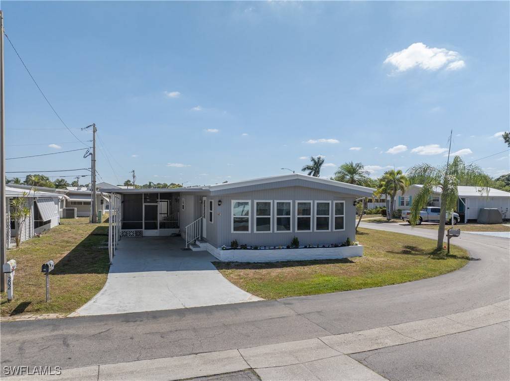 North Fort Myers, FL 33917,201 Carriage LN