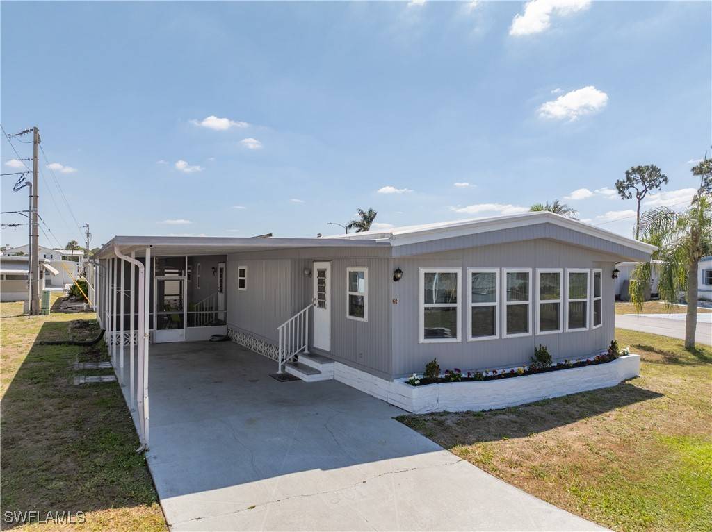 North Fort Myers, FL 33917,201 Carriage LN