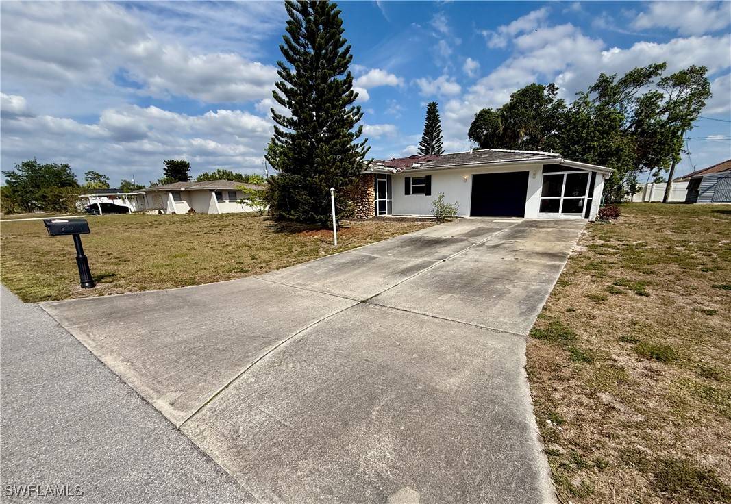 Lehigh Acres, FL 33936,320 Hollywood ST