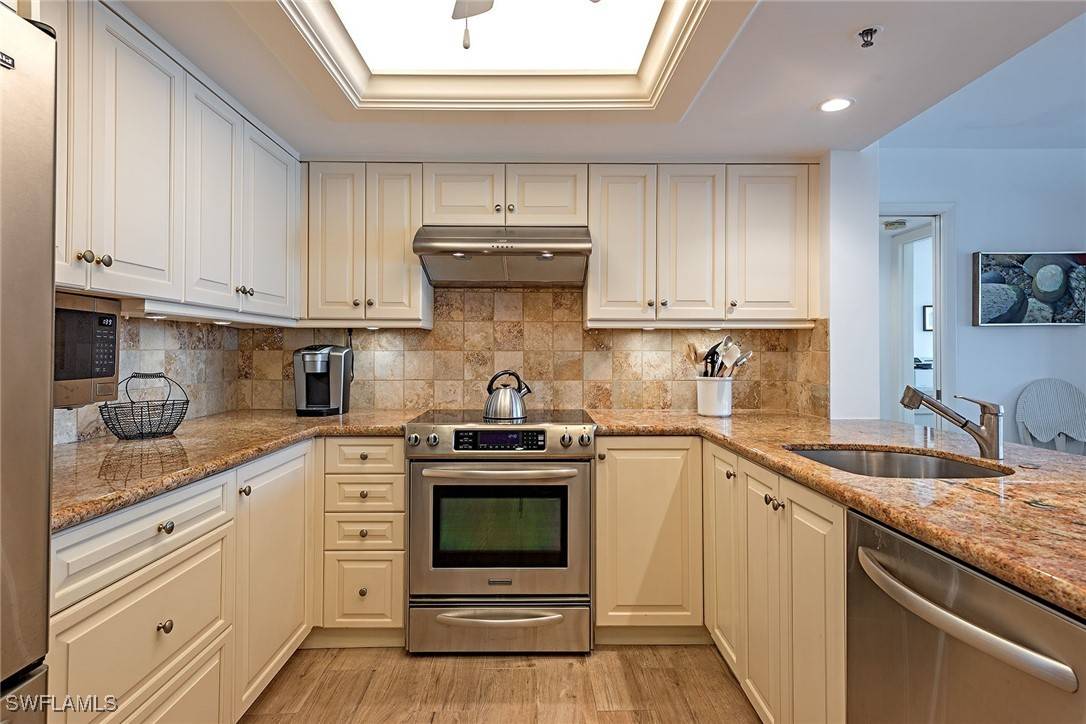 Naples, FL 34103,4651 Gulf Shore BLVD N #1106