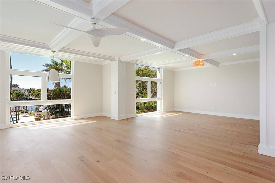 Naples, FL 34103,400 Park Shore DR #304