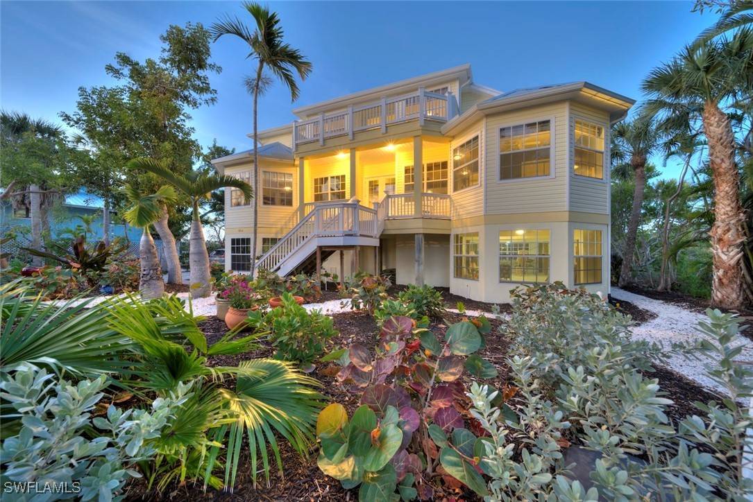 Sanibel, FL 33957,5810 Pine Tree DR