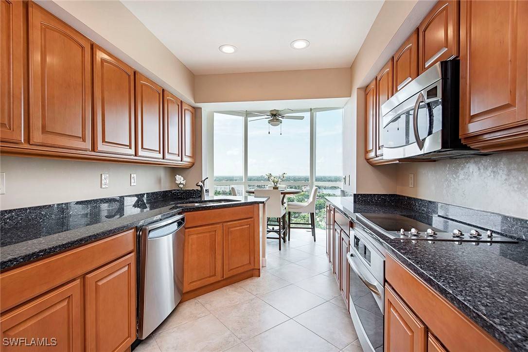Naples, FL 34103,4255 Gulf Shore BLVD N #1403