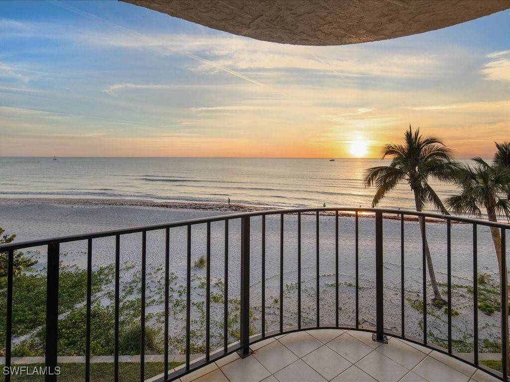 Naples, FL 34103,3115 Gulf Shore BLVD N #205S