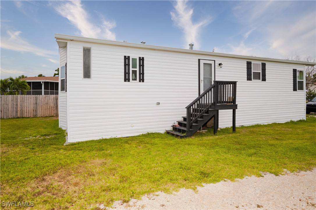 Fort Myers, FL 33908,16820 Banyon DR #Front House
