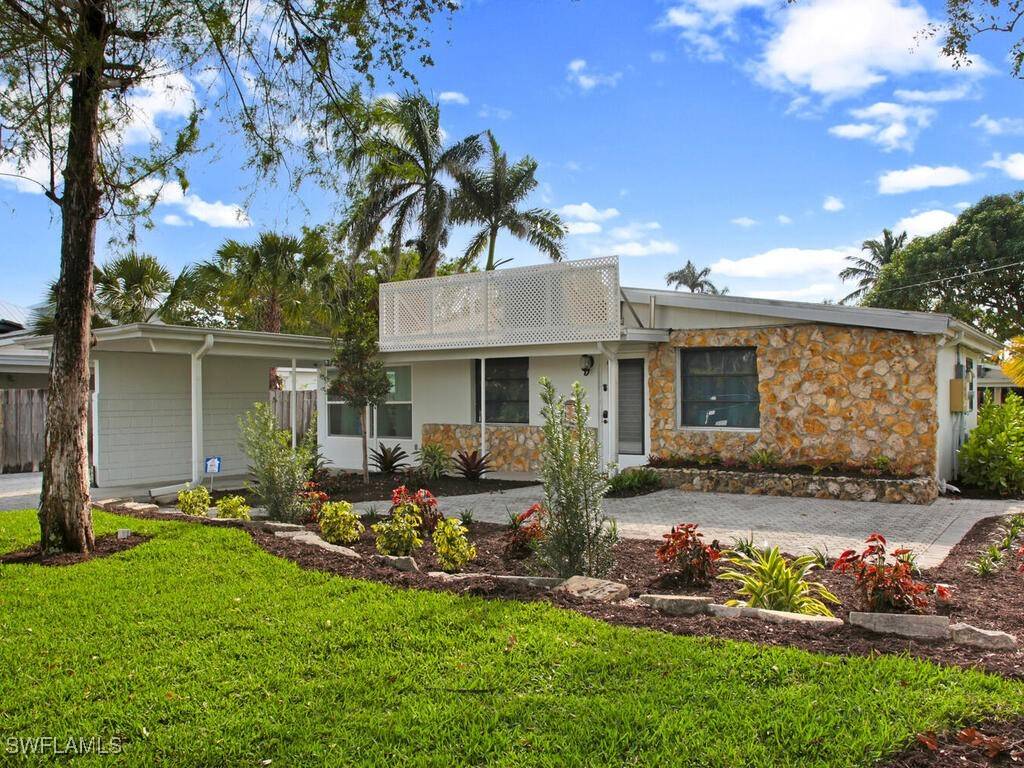 Naples, FL 34102,1014 Broad AVE N