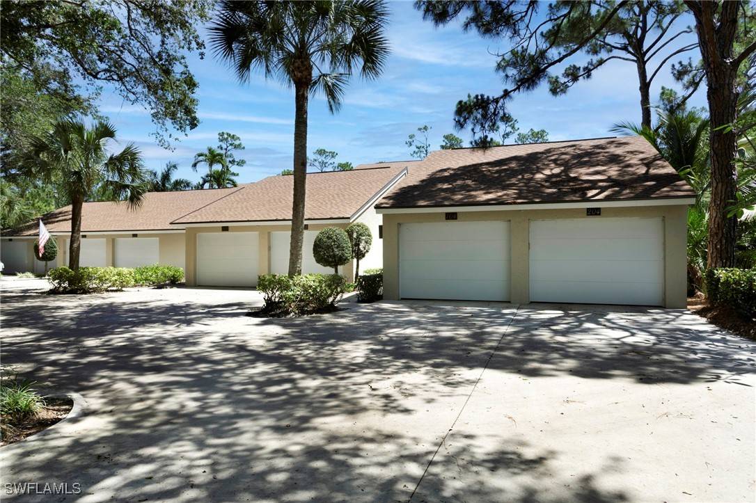 Naples, FL 34110,15400 Cedarwood LN #204