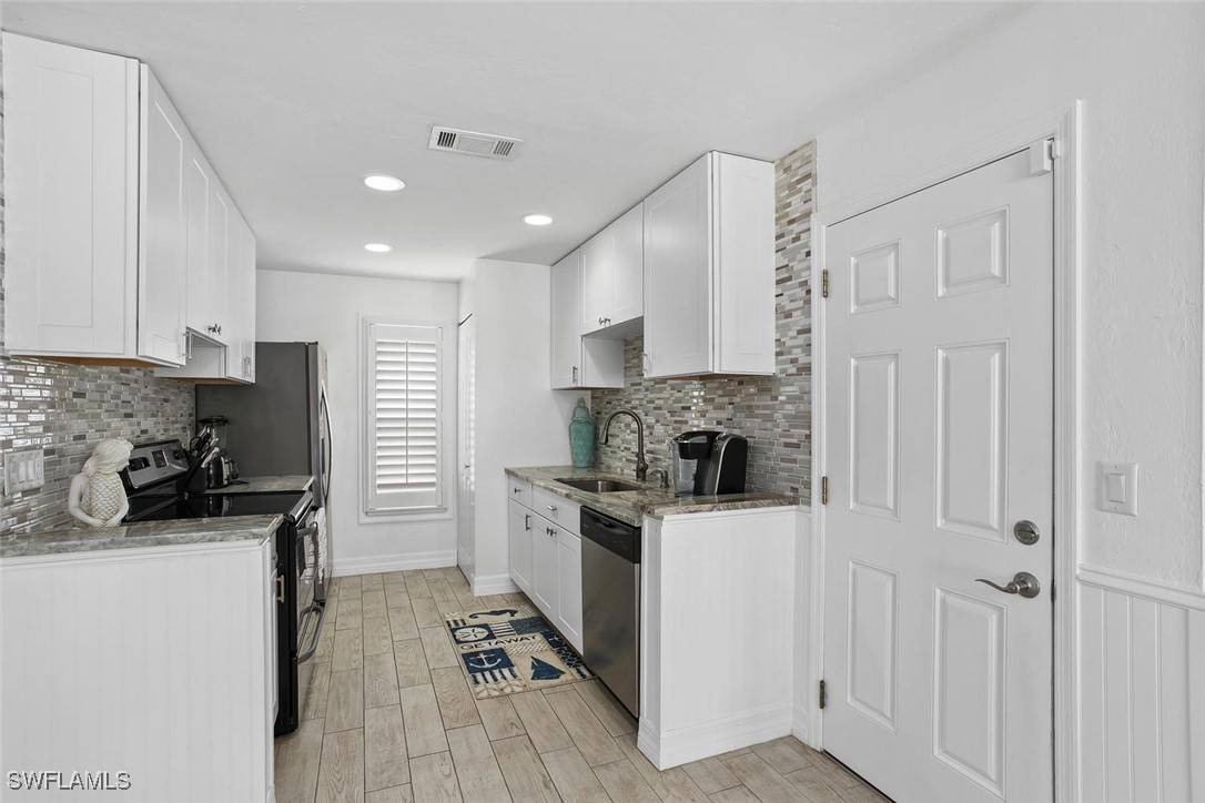 Naples, FL 34108,534 96th AVE N