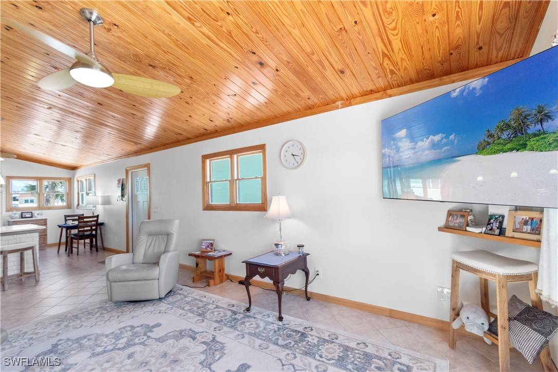 Fort Myers Beach, FL 33931,150 Pearl ST