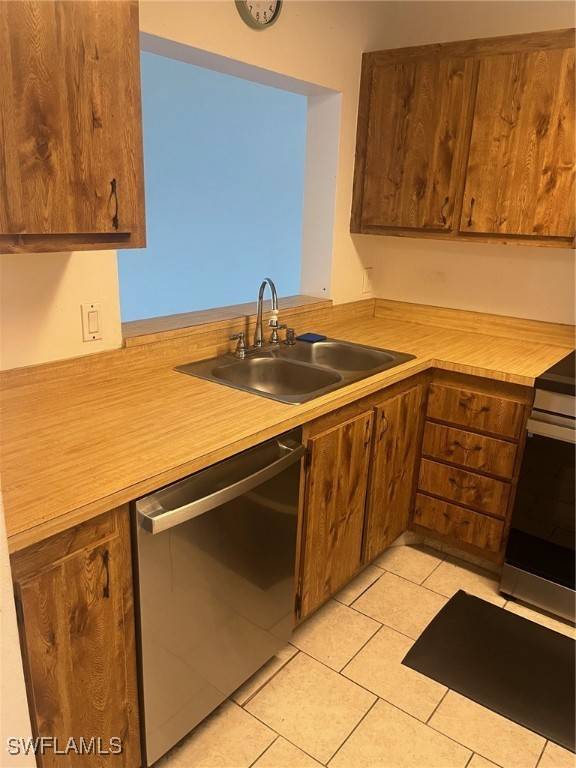 Fort Myers, FL 33907,7410 Lake Breeze DR #204