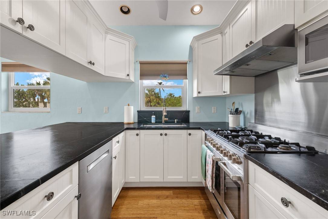 Sanibel, FL 33957,495 E Lake RD