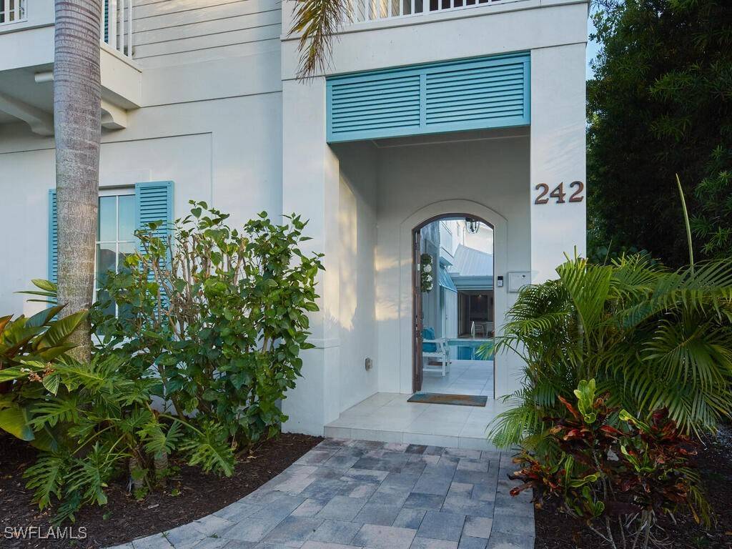 Naples, FL 34102,242 2nd AVE S