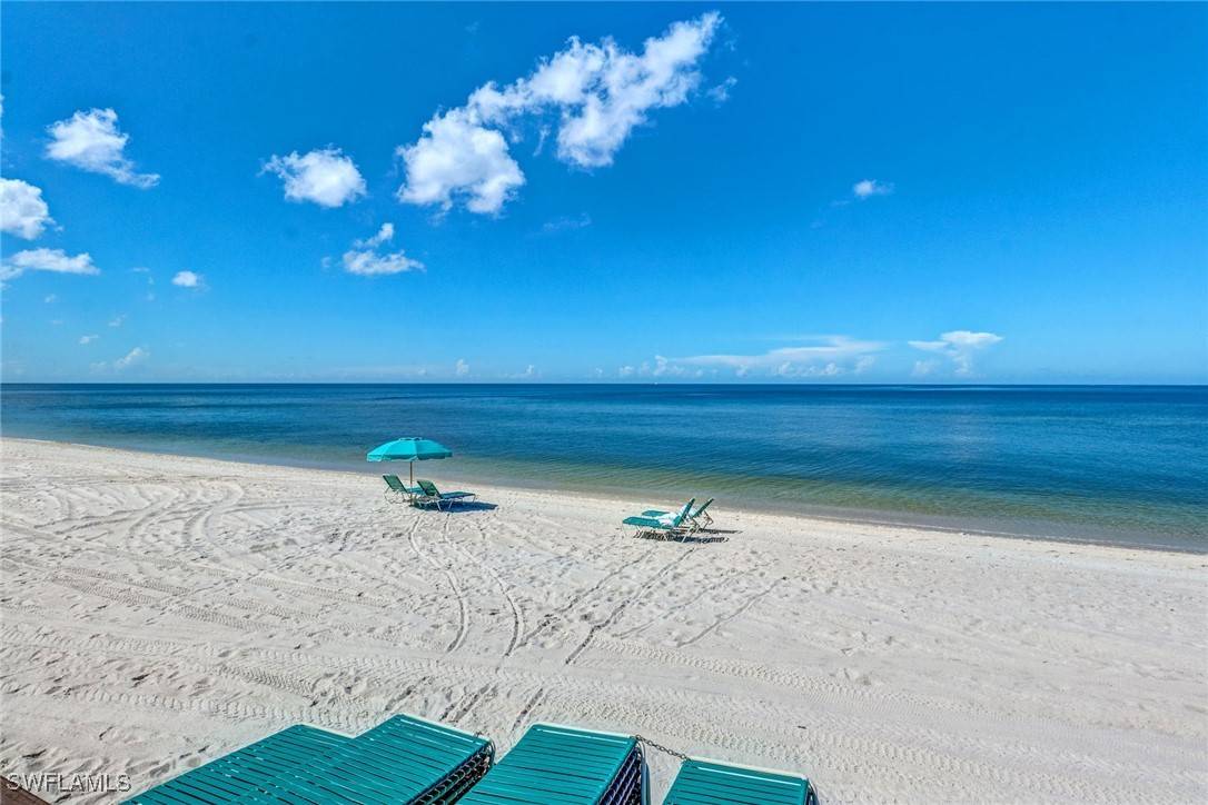 Naples, FL 34108,8473 Bay Colony DR #403