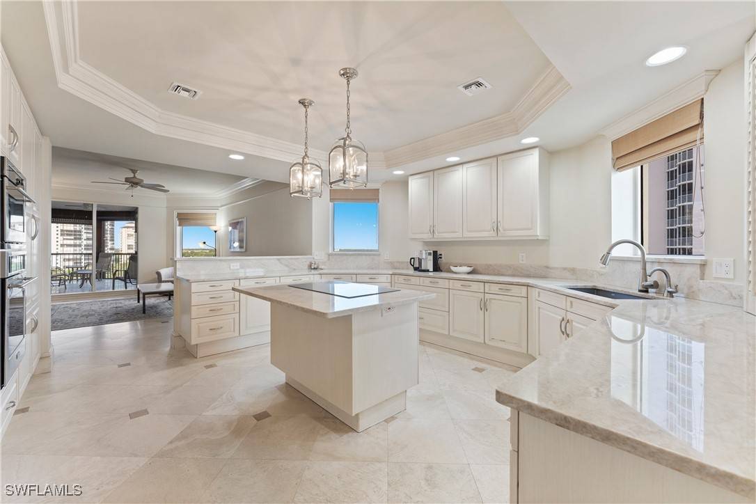 Naples, FL 34108,8473 Bay Colony DR #801