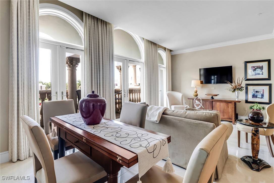 Naples, FL 34102,900 5th AVE S #302