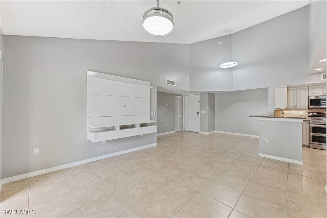 Naples, FL 34104,1210 Wildwood Lakes BLVD #304