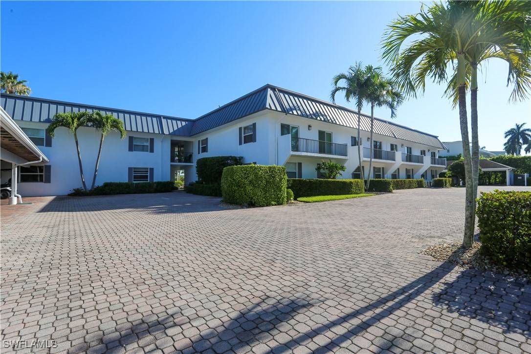 Naples, FL 34103,333 Harbour DR #101