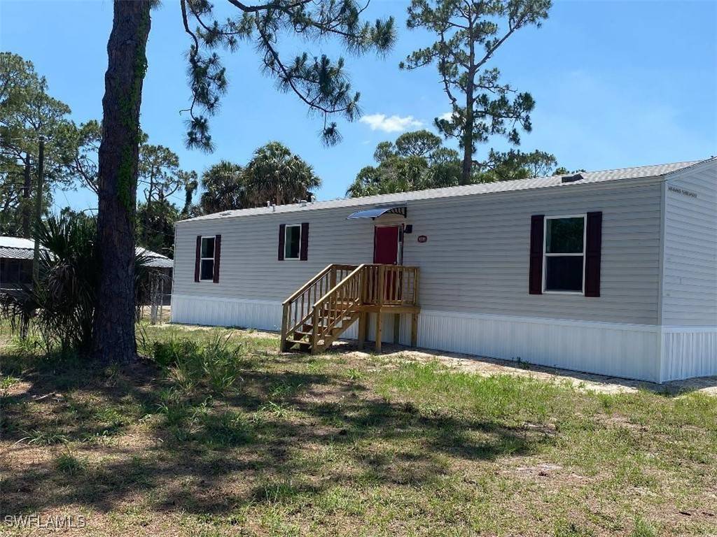 North Fort Myers, FL 33917,8018 Grady DR