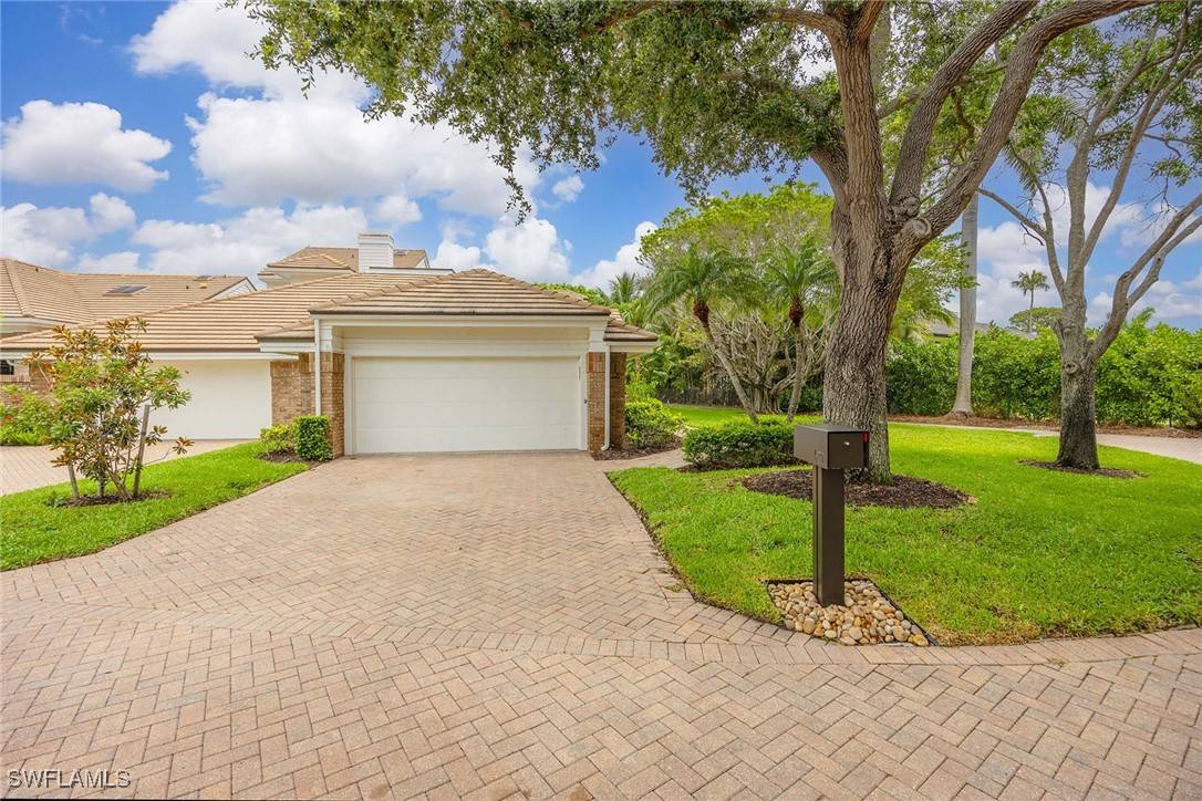 Naples, FL 34103,571 Park Shore DR #G6
