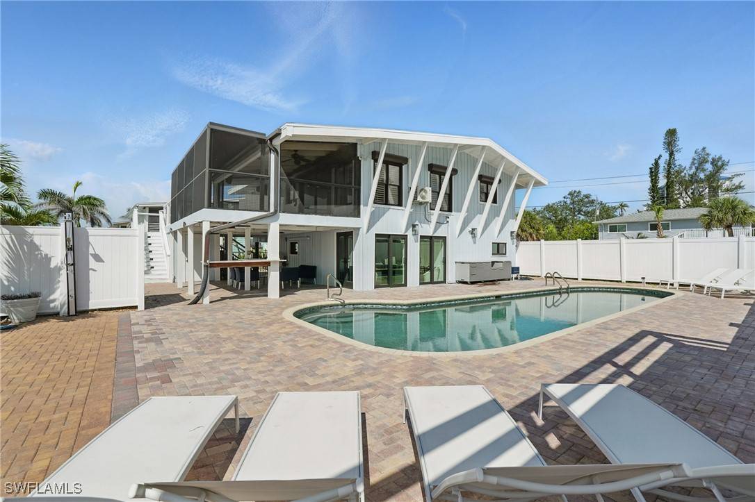 Fort Myers Beach, FL 33931,370 Bayland RD