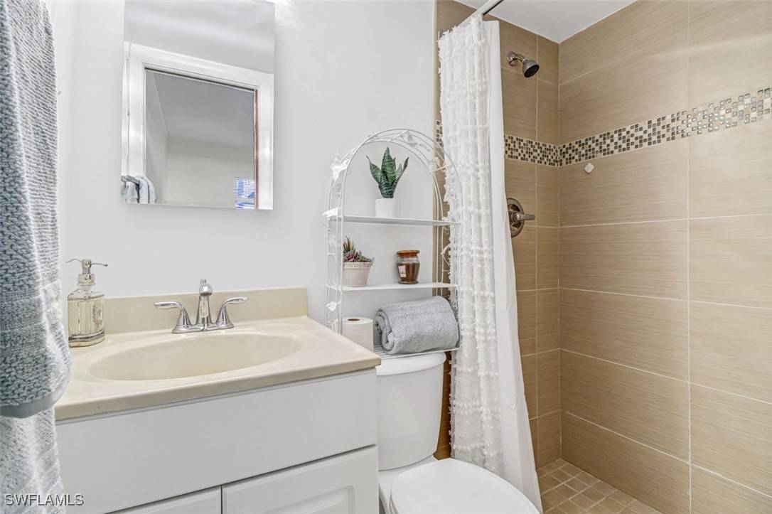 Naples, FL 34102,1100 8th AVE S #211B