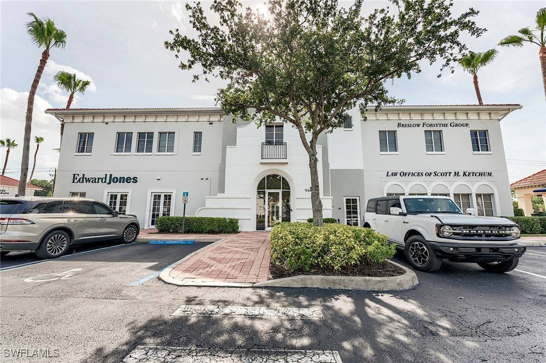 Naples, FL 34109,9180 Galleria CT #F