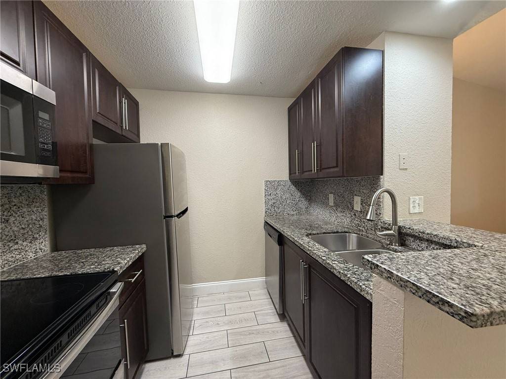 Naples, FL 34104,194 Santa Clara DR #11